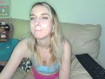 Bongacams Live Sex Cam of Almondmilka