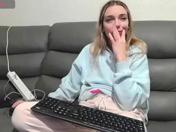 Bongacams Sex Cam of Almondmilka