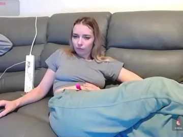 Bongacams Watch Live Sex Cams of Almondmilka