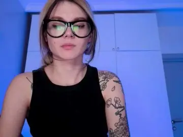 Bongacams Watch Live Sex Cams of Alicee-teasee