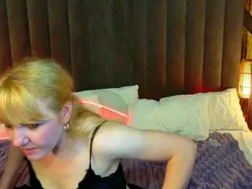 Bongacams Live Sex Cam of KirraSalute