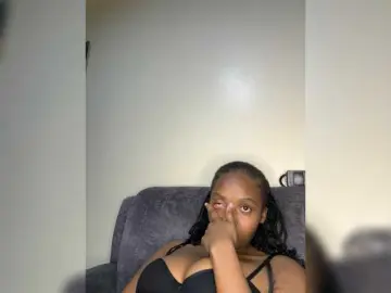 Bongacams Free Porn Cam of Curvy-maxy9