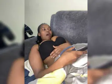 Bongacams Free Porn Cam of Curvy-maxy9
