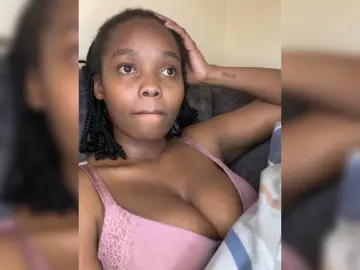 Bongacams Watch Live Sex Cams of Curvy-maxy9
