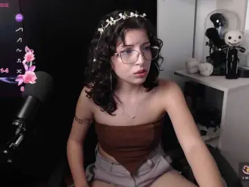 Bongacams Free Porn Cam of BiiHoney