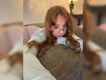 Bongacams Private Sex Chat of LittleDelora