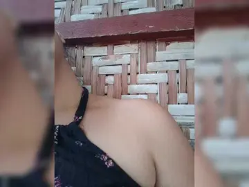 Bongacams Free Porn Cam of XXhornywetprincess99XX