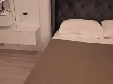 Bongacams Watch Live Sex Cams of Glossy