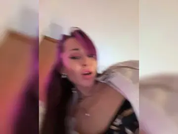 Bongacams Free Porn Cam of VIP17CoupleDream