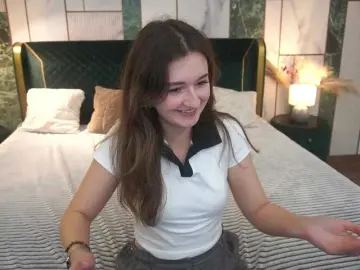 Bongacams Sex Cam of CyrenaLuxe
