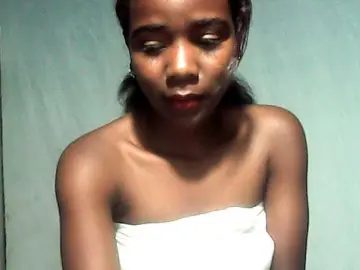 Bongacams Free Porn Cam of LandiQueen12
