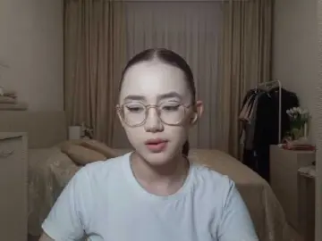Bongacams Watch Live Sex Cams of MyrleHenggeler