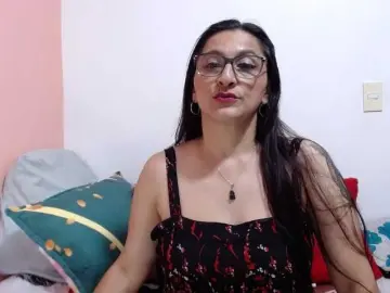 Bongacams Sex Cam of KarinaSuarez1