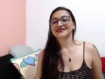 Bongacams Best Webcam of KarinaSuarez1
