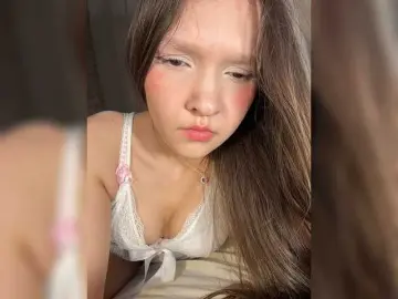 Bongacams Adult Webcam of Cute-Lolly