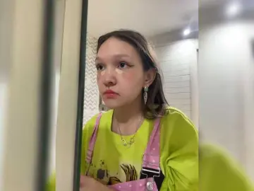 Bongacams Nude Webcam of Cute-Lolly