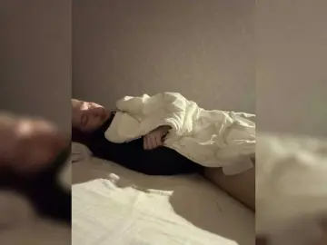 Bongacams Sex Cam of kisssssesmee
