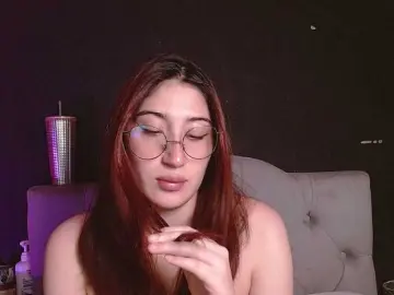 Bongacams Adult Webcam of Red-moonn