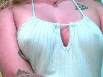 Bongacams Live Sex Cam of Crystal25