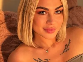 KissMeLola