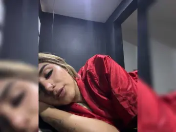 Bongacams Nude Webcam of MiaKelsey