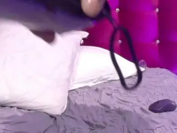 Bongacams Free Porn Cam of NaughtyMommyy