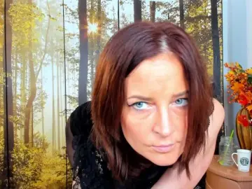 Bongacams Watch Live Sex Cams of SatyneQueen