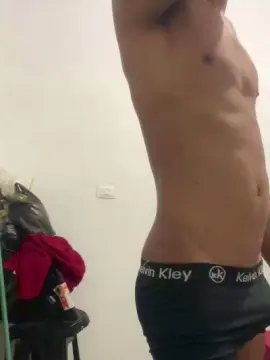 Cam4 Sex Cam of Uelingtonmoreno