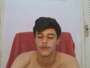 Cam4 Live Porn of GiganteOMenino