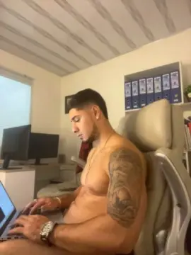 Cam4 Live Sex of dimitri_coleman