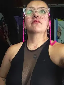 Cam4 Free Live Porn of MonikaBohn99