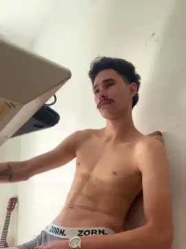 Cam4 Live Porn of branquinho62go