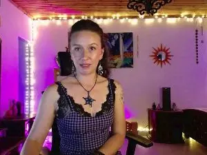 Cam4 Free Live Porn of WildCherry87