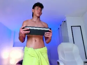 Cam4 Free Live Porn of KamiSuarez