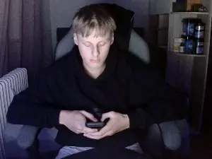 Cam4 Private Sex Chat of looverboy18y
