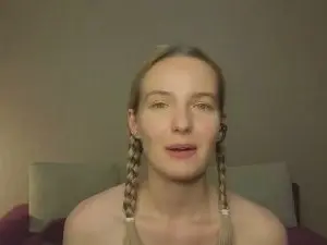 Cam4 Live Porn of MitzieParonto