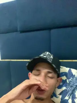 Cam4 Adult Webcam of Mlknovinhooo