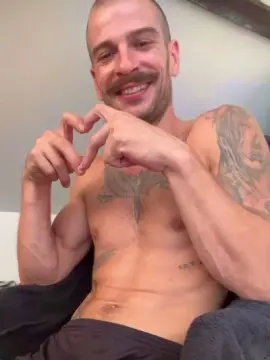 Cam4 Live Porn of Greyoff