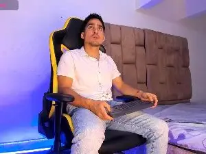 Cam4 Live Porn of Chris_Harriss