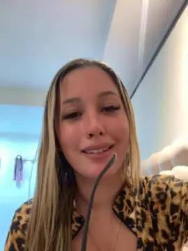 Cam4 Nude Webcam of Mialunaxx