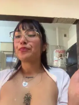 Cam4 Adult Video Chat of Lareyni26