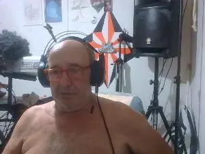 Cam4 Free Live Porn of bohemio_54