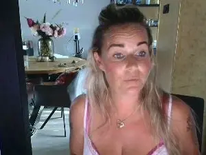 Cam4 Live Sex of MrsAurora