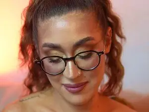 Cam4 Free Live Porn of AileenKiss