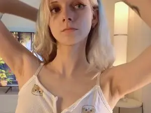 Cam4 Free Live Porn of BeverleyLambey
