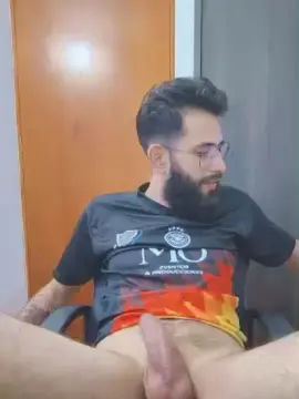 Cam4 Free Live Porn of brucebanner224