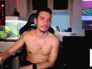 Cam4 Watch Live Sex Cams of Rayzel_White
