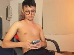 Cam4 Live Porn of Alhan_Twink