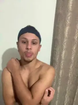 Cam4 Free Live Porn of Morenoyboy