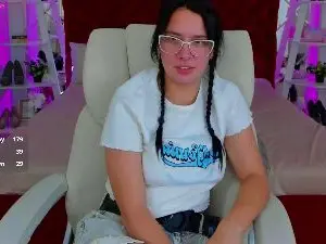 Cam4 Free Live Porn of Livia_Shy